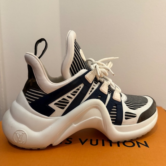 Louis Vuitton Patent Monogram Archlight Sneaker - Picture 9 of 9
